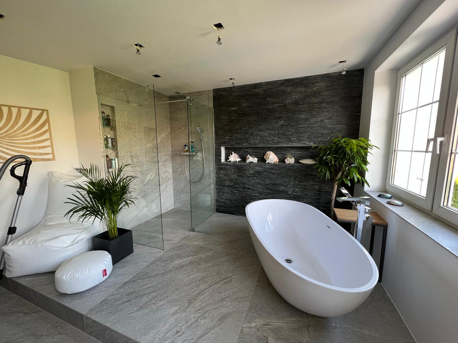 Koupelna se břidlicí